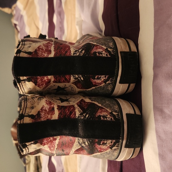 Converse shoes - Picture 3 of 6